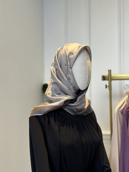 Armine Gri Papatya ve Karahindiba Desenli Twill İpek Eşarp