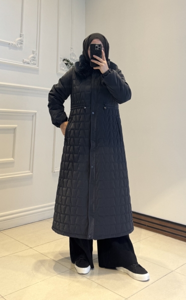 Elva Kapitone Kaban/Mont Lacivert