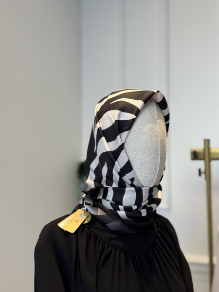 Armine Siyah Ekru Zebra Desenli Twill İpek Eşarp