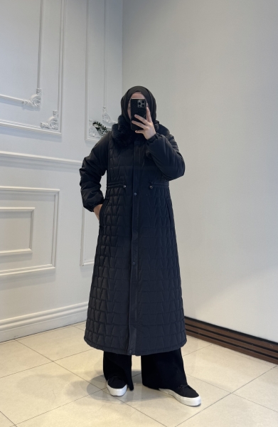 Elva Kapitone Kaban/Mont Lacivert